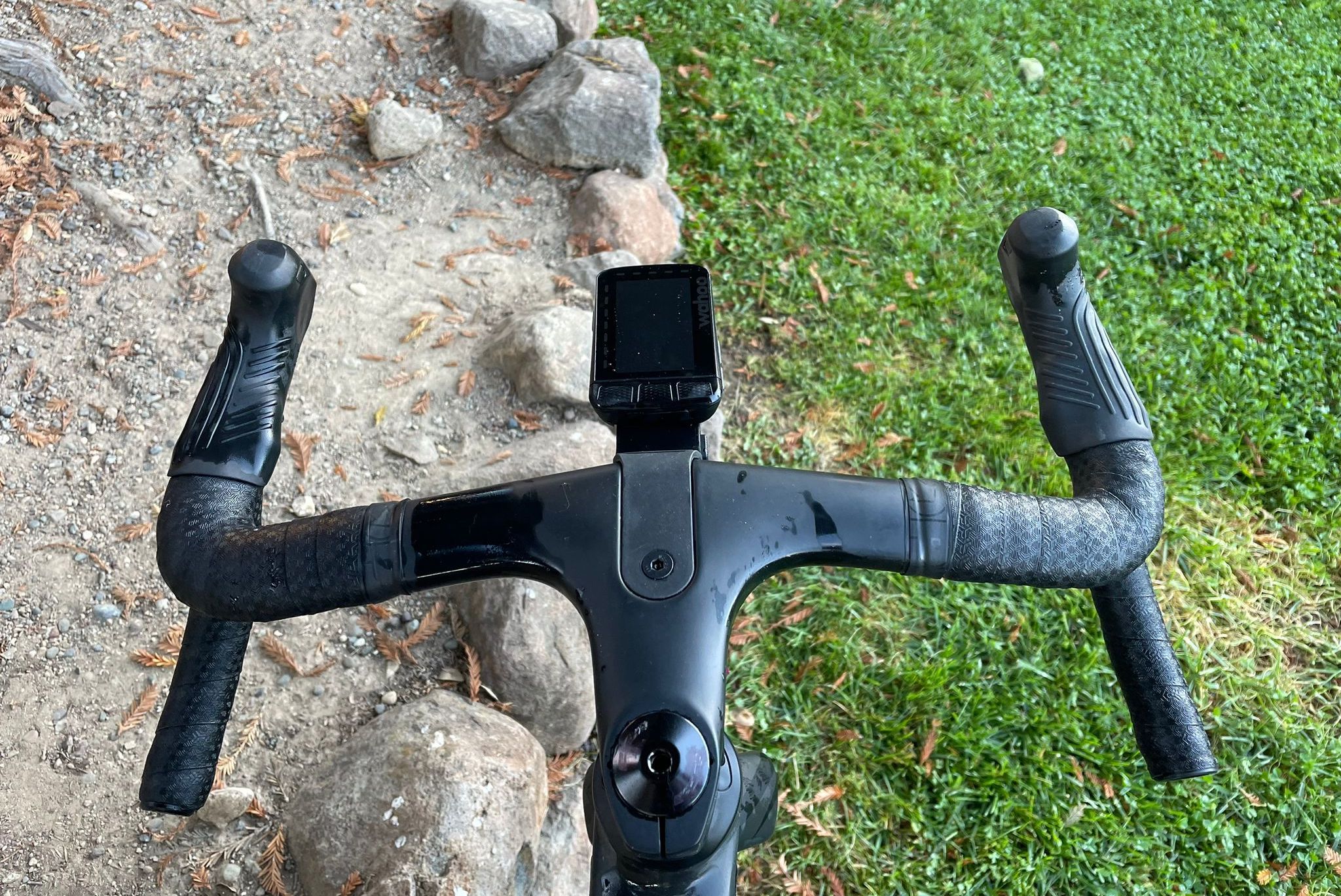 Canyon grail gravel top bike with hover system